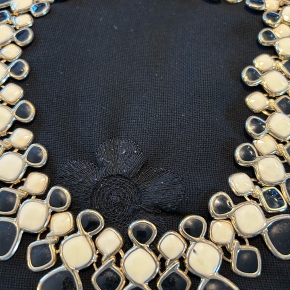 VTG Gorgeous Cream and Black Enamel Bib Statement piece. Unbranded. - Picture 4 of 7